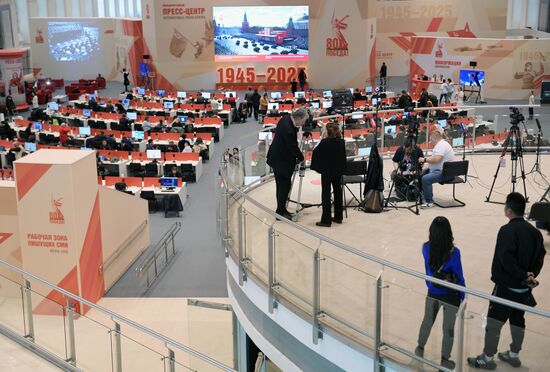 Journalists at the International Press Center covering the 80th anniversary of Victory in the Great Patriotic War. Location: Russia, Moscow. Author: Pavel Lisitsyn/Sputnik. International Press Center covering 80th anniversary of Victory in Great Patriotic War