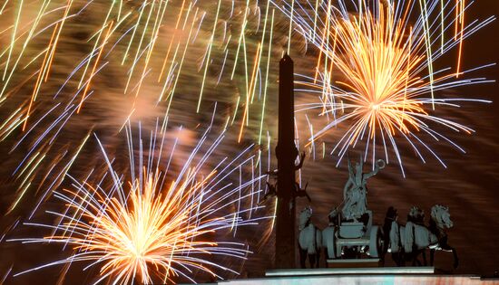 Victory Day fireworks in Moscow. Russia marks the 80th anniversary of Victory in the Great Patriotic War of 1941-1945. Location: Russia, Moscow. Author: Vladimir Astapkovich/Sputnik. Victory Day fireworks in Moscow