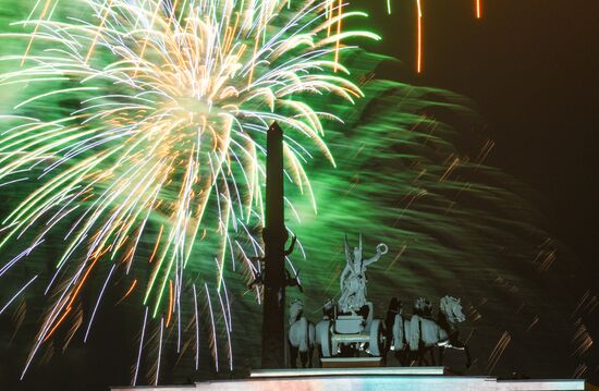 Victory Day fireworks in Moscow. Russia marks the 80th anniversary of Great Patriotic War of 1941-1945. Location: Russia, Moscow. Author: Vladimir Astapkovich/Sputnik. Victory Day fireworks in Moscow