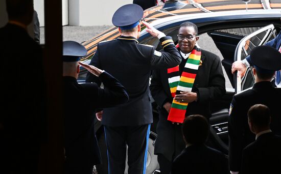 President of Zimbabwe Emmerson Mnangagwa arrives in the Kremlin for a meeting with President of Russia Vladimir Putin. Location: Russia, Moscow. Author: Evgeny Biyatov/Sputnik. President of Russia Vladimir Putin meets with President of Zimbabwe Emmerson Mnangagwa