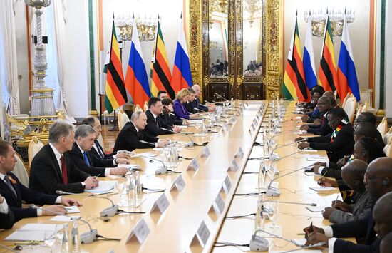 President of Russia Vladimir Putin and President of Zimbabwe Emmerson Mnangagwa during a meeting. Location: Russia, Moscow. Author: Sergey Bobylev/Sputnik. President of Russia Vladimir Putin meets with President of Zimbabwe Emmerson Mnangagwa