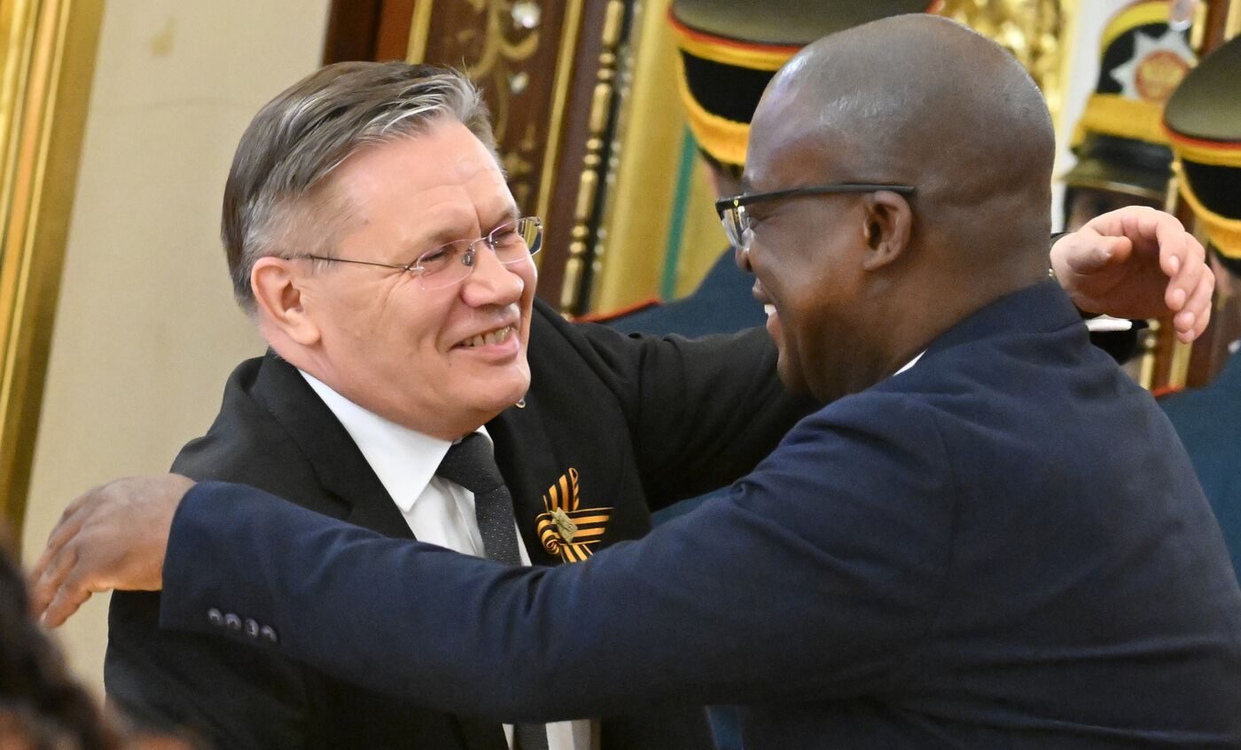 President of Russia Vladimir Putin meets with President of Zimbabwe Emmerson Mnangagwa