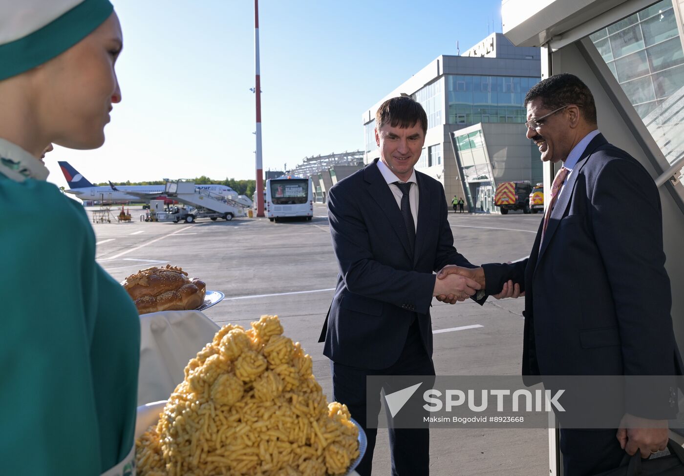 Guests arrive at KAZANFORUM 2025