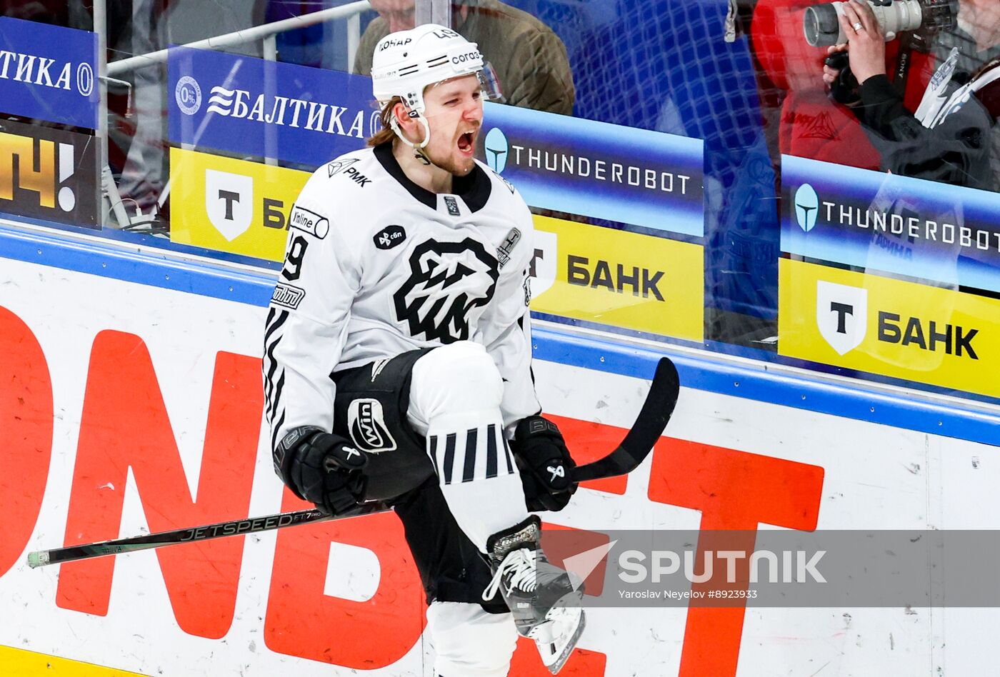 Russia Ice Hockey Kontinental League Lokomotiv - Traktor