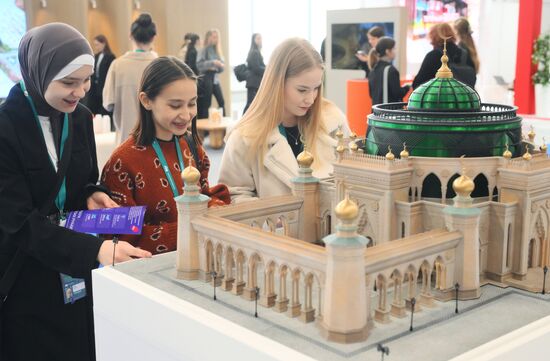 XVI International Economic Forum "RUSSIA - ISLAMIC WORLD: KAZANFORUM." Location: Russia, Republic of Tatarstan, Kazan. Author: Ilya Pitalev/Sputnik. KAZANFORUM 2025. On the sidelines