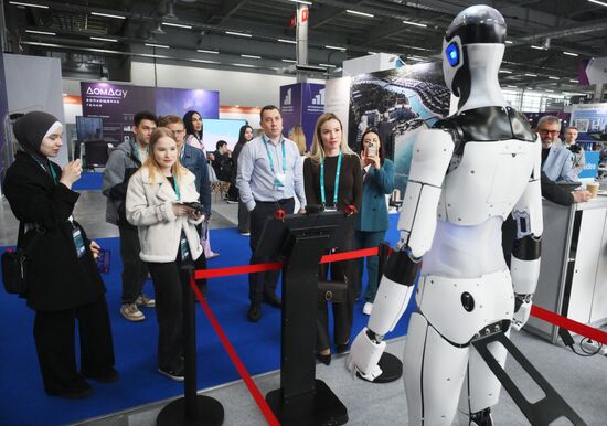 XVI International Economic Forum "RUSSIA - ISLAMIC WORLD: KAZANFORUM." Location: Russia, Republic of Tatarstan, Kazan. Author: Ilya Pitalev/Sputnik. KAZANFORUM 2025. On the sidelines