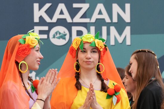 XVI International Economic Forum "RUSSIA - ISLAMIC WORLD: KAZANFORUM." The Festival of Oriental Culture. Location: Russia, Republic of Tatarstan, Kazan. Author: Alexander Vilf/Sputnik. KAZANFORUM 2025. On the sidelines