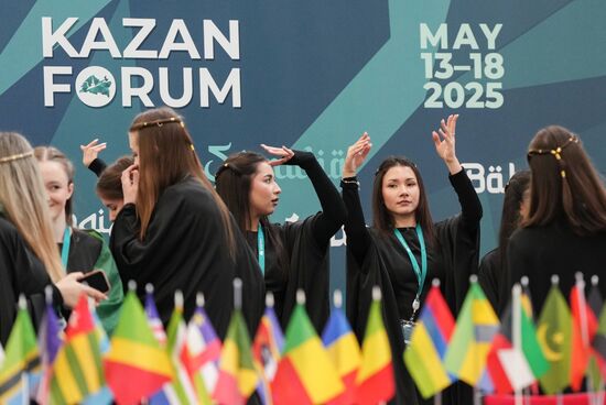 XVI International Economic Forum "RUSSIA - ISLAMIC WORLD: KAZANFORUM." The Festival of Oriental Culture. Location: Russia, Republic of Tatarstan, Kazan. Author: Alexander Vilf/Sputnik. KAZANFORUM 2025. On the sidelines