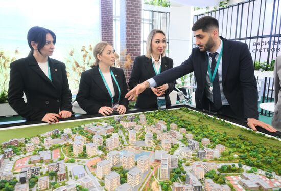 The work of the XVI International Economic Forum "RUSSIA - ISLAMIC WORLD: KAZANFORUM." Location: Russia, Republic of Tatarstan, Kazan. Author: Ilya Pitalev/Sputnik. KAZANFORUM 2025. On the sidelines