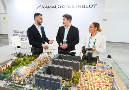 The work of the XVI International Economic Forum "RUSSIA - ISLAMIC WORLD: KAZANFORUM." Location: Russia, Republic of Tatarstan, Kazan. Author: Ilya Pitalev/Sputnik. KAZANFORUM 2025. On the sidelines