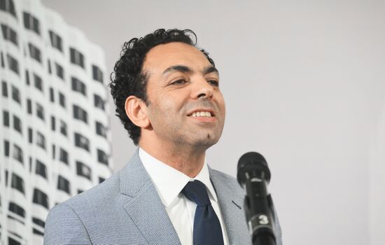 IPM's large media scrum