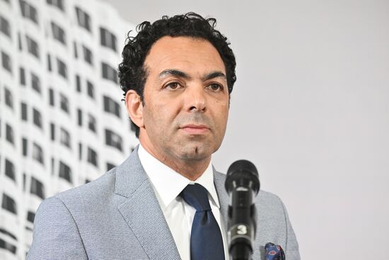 IPM's large media scrum