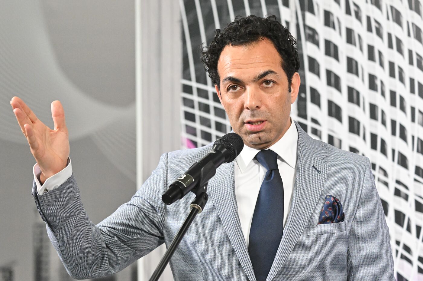 IPM's large media scrum