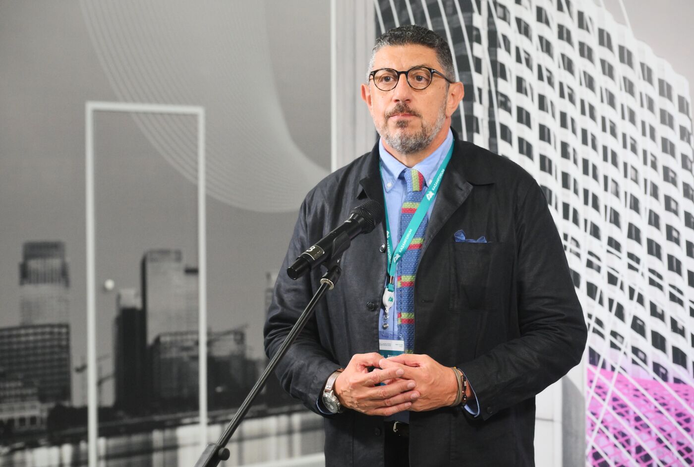 IPM's large media scrum