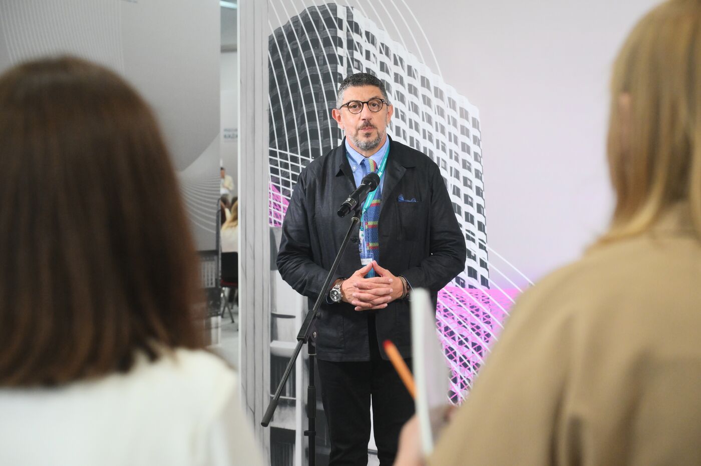 IPM's large media scrum