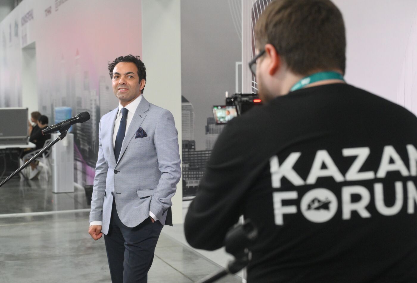 IPM's large media scrum