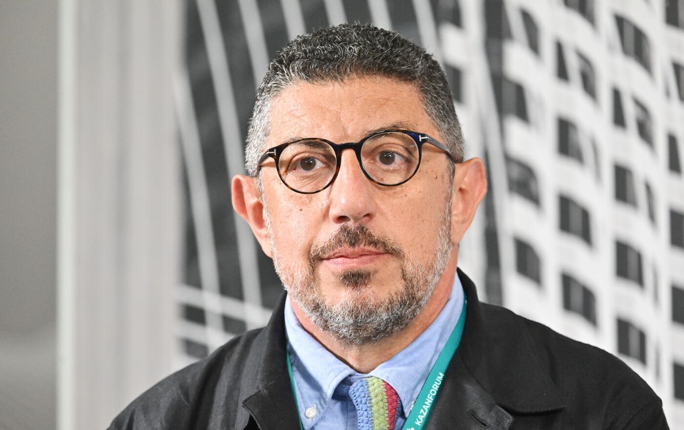 IPM's large media scrum