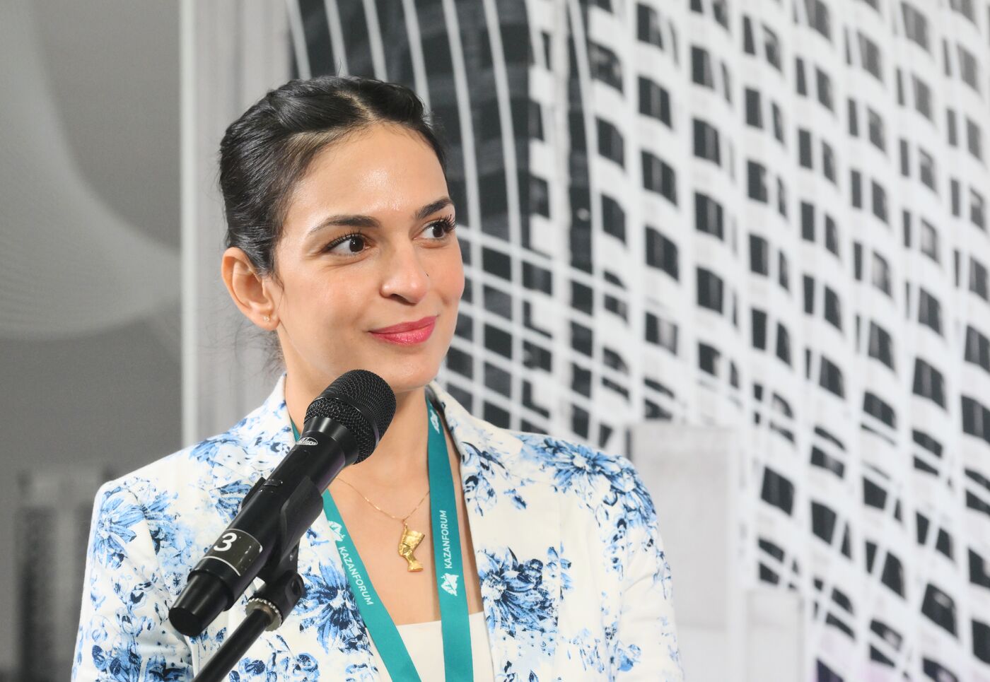 IPM's large media scrum