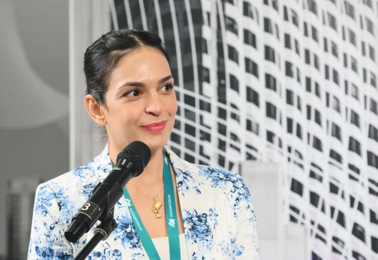 IPM's large media scrum