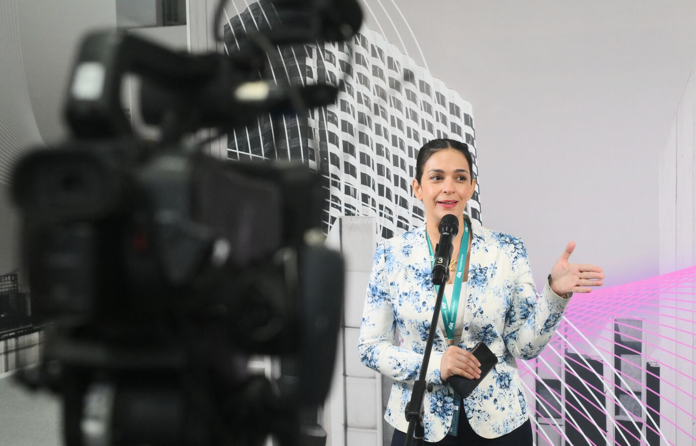 IPM's large media scrum