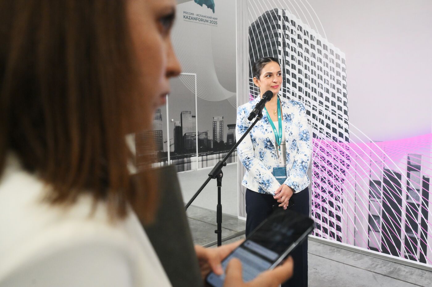 IPM's large media scrum