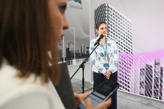 IPM's large media scrum