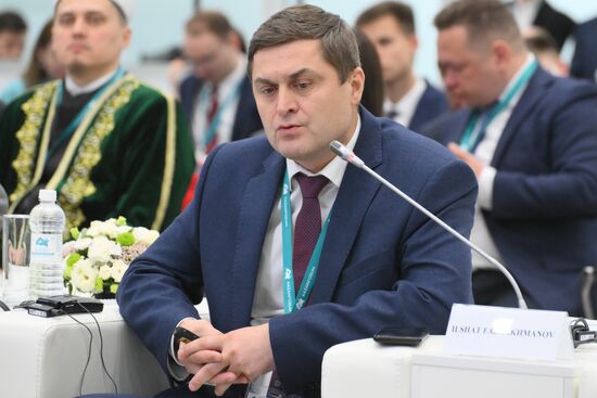XVI International Economic Forum "RUSSIA - ISLAMIC WORLD: KAZANFORUM." Export of Russian Halal Products: Expanding Horizons. Ilshat Fazrakhmanov, Deputy Prime Minister of the Government of the Republic of Bashkortostan – Minister of Agriculture of the Republic of Bashkortostan. Location: Russia, Republic of Tatarstan, Kazan. Author: Maxim Platonov/Sputnik. KAZANFORUM 2025. Export of Russian Halal Products: Expanding Horizons