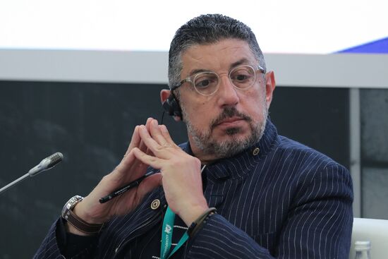 KAZANFORUM 2025. Plenary session: "Global trends in real estate: adaptability, digitalization and investments in the era of change"