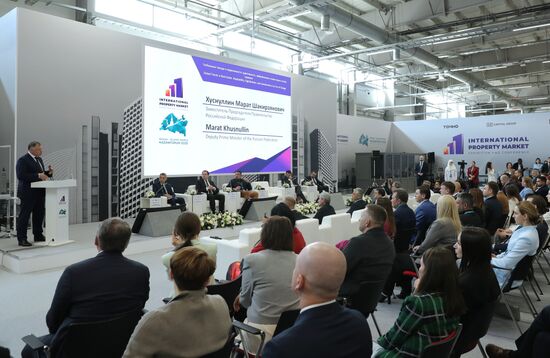 KAZANFORUM 2025. Plenary session: "Global trends in real estate: adaptability, digitalization and investments in the era of change"