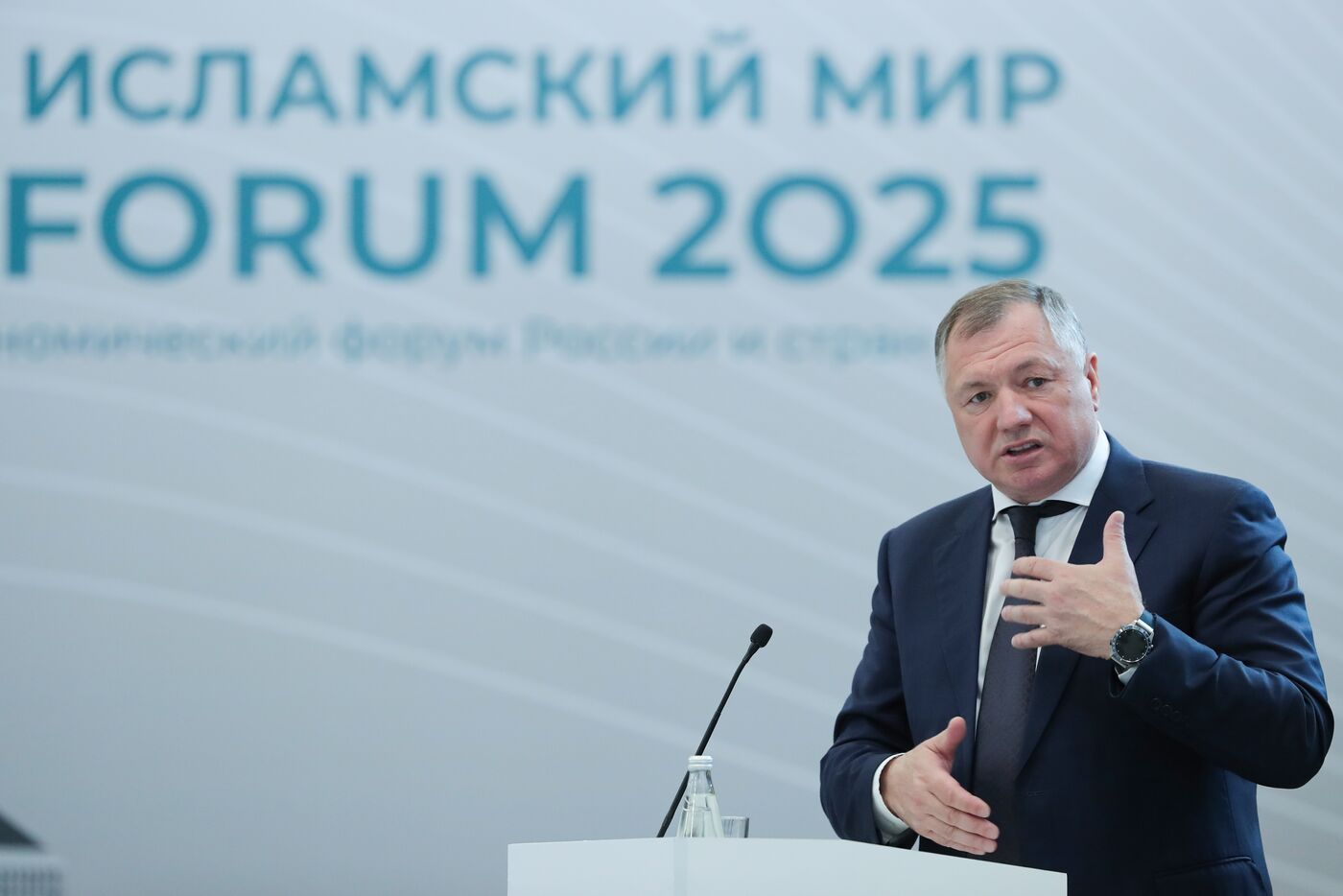 KAZANFORUM 2025. Plenary session: "Global trends in real estate: adaptability, digitalization and investments in the era of change"