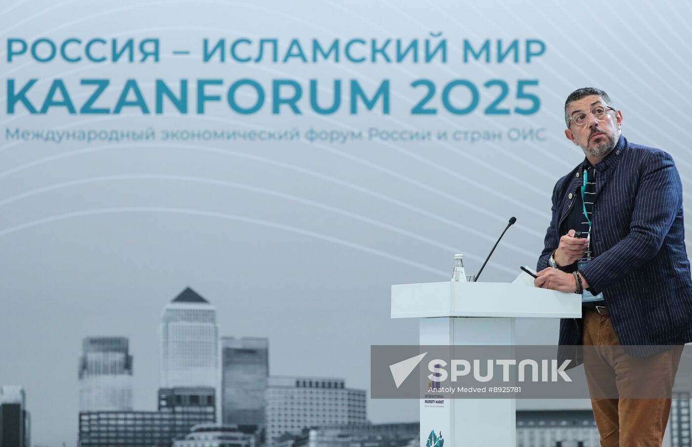KAZANFORUM 2025. Plenary session: "Global trends in real estate: adaptability, digitalization and investments in the era of change"