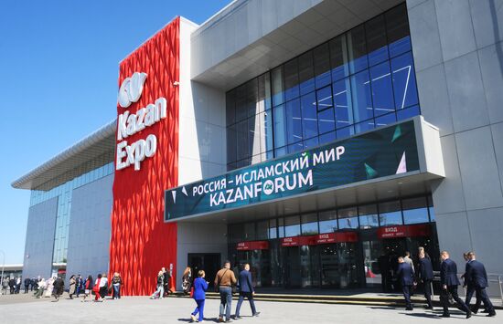 On the sidelines of the The XVI International Economic Forum "RUSSIA - ISLAMIC WORLD: KAZANFORUM." Location: Russia, Republic of Tatarstan, Kazan. Author: Ilya Pitalev/Sputnik. KAZANFORUM 2025. On the sidelines