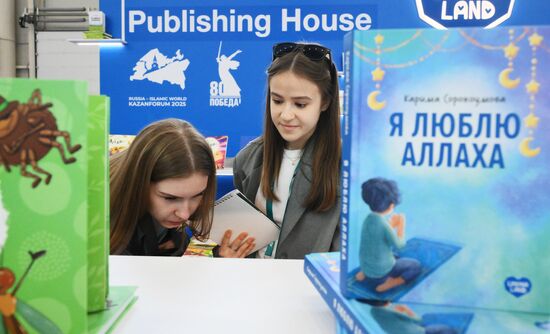 On the sidelines of the XVI International Economic Forum "RUSSIA - ISLAMIC WORLD: KAZANFORUM." Location: Russia, Republic of Tatarstan, Kazan. Author: Ilya Pitalev/Sputnik. "KAZANFORUM" 2025. On the sidelines