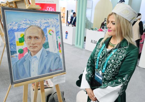 On the sidelines of the XVI International Economic Forum "RUSSIA - ISLAMIC WORLD: KAZANFORUM." Location: Russia, Republic of Tatarstan, Kazan. Author: Ilya Pitalev/Sputnik. "KAZANFORUM" 2025. On the sidelines