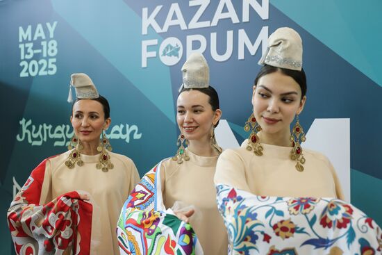 On the sidelines of the XVI International Economic Forum "RUSSIA - ISLAMIC WORLD: KAZANFORUM." Location: Russia, Republic of Tatarstan, Kazan. Author: Anatoly Medved/Sputnik. "KAZANFORUM" 2025. On the sidelines