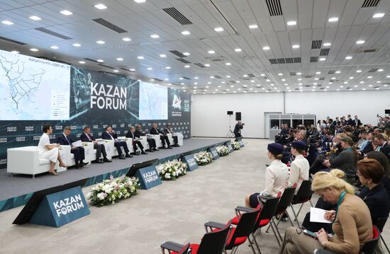 KAZANFORUM 2025. Session on North-South international transport corridor