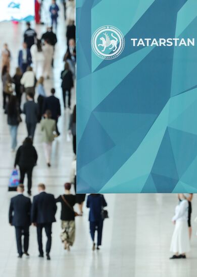 On the sidelines of the XVI International Economic Forum "RUSSIA - ISLAMIC WORLD: KAZANFORUM." Location: Russia, Republic of Tatarstan, Kazan. Author: Anatoly Medved/Sputnik. "KAZANFORUM" 2025. On the sidelines