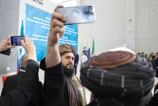 On the sidelines of the XVI International Economic Forum "RUSSIA - ISLAMIC WORLD: KAZANFORUM." Location: Russia, Republic of Tatarstan, Kazan. Author: Anatoly Medved/Sputnik. "KAZANFORUM" 2025. On the sidelines