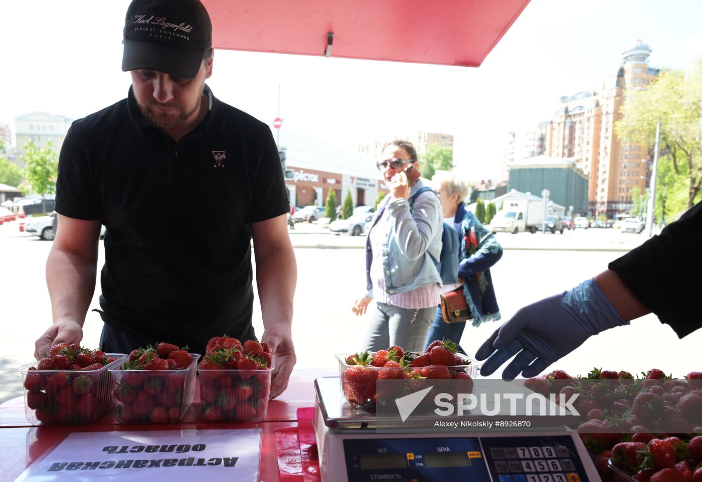 Russia Berries Selling