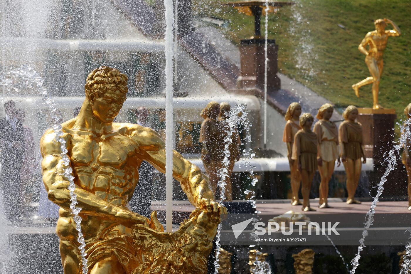 Russia Fountain Season