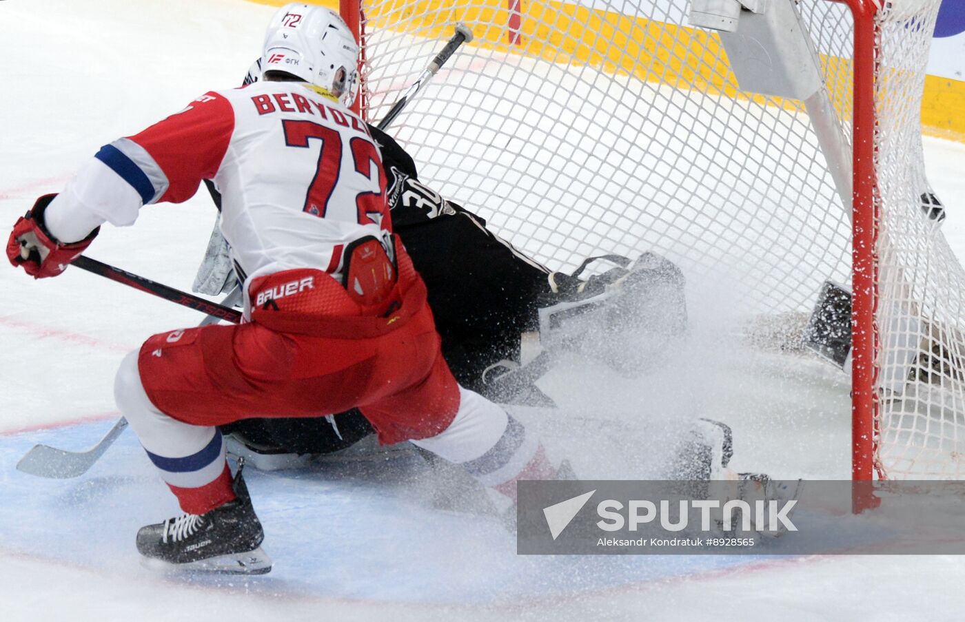 Russia Ice Hockey Kontinental League Traktor - Lokomotiv