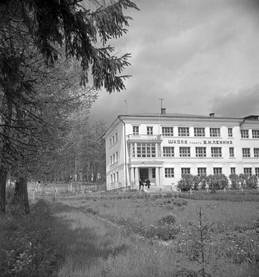 School in commemoration of Lenin in Gorki