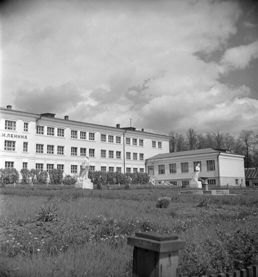 School in commemoration of Lenin in Gorki
