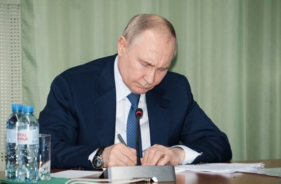 Russia Putin Kursk Region