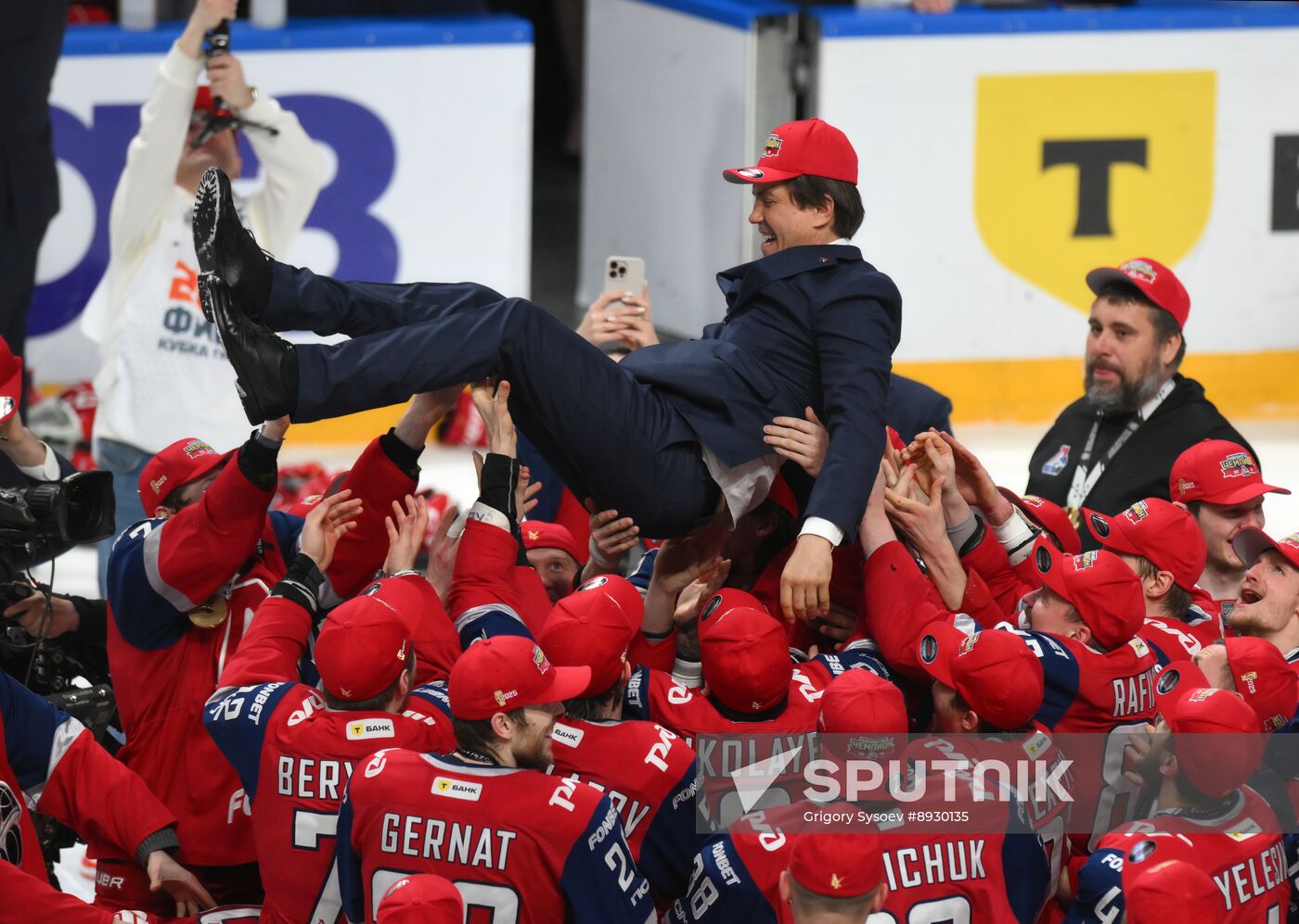 Russia Ice Hockey Kontinental League Lokomotov - Traktor