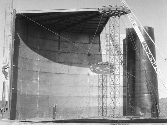 Roll-shaped reservoirs