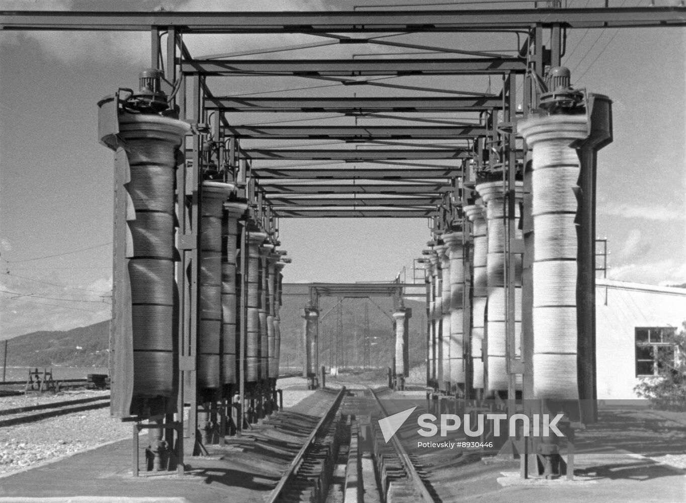 Railcar washing facility