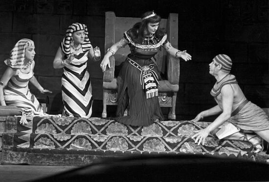Scene from play Anthony and Cleopatra based on Shakespeare's tragedy