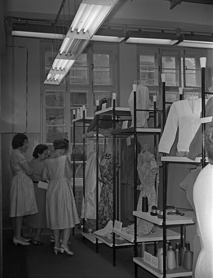 Exhibition of British weaving and knitwear-making machines