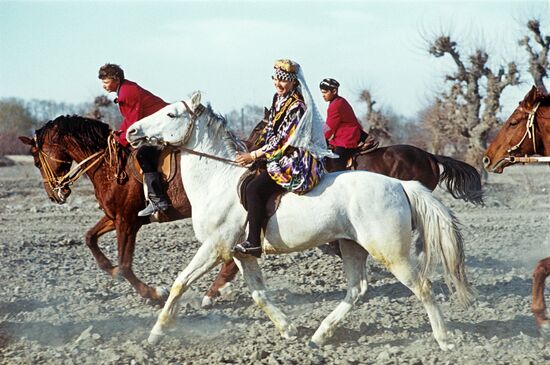 Kyz kuu, Kazakh equestrian traditional sport